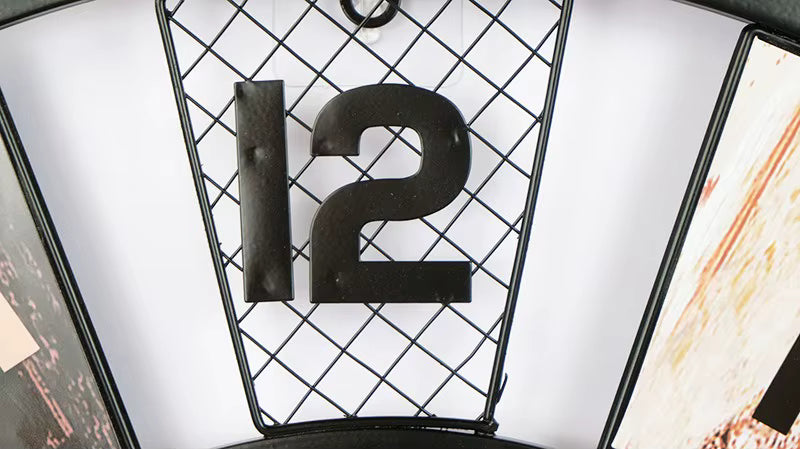 Números arábigos y textura rústica del reloj de pared vintage