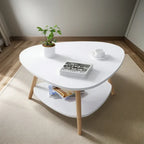 Mesa triangular BKC014 blanca estilo nórdico en sala minimalista
