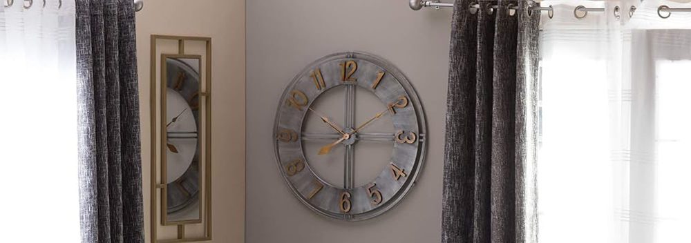 reloj de pared grande decorativo en ambiente moderno